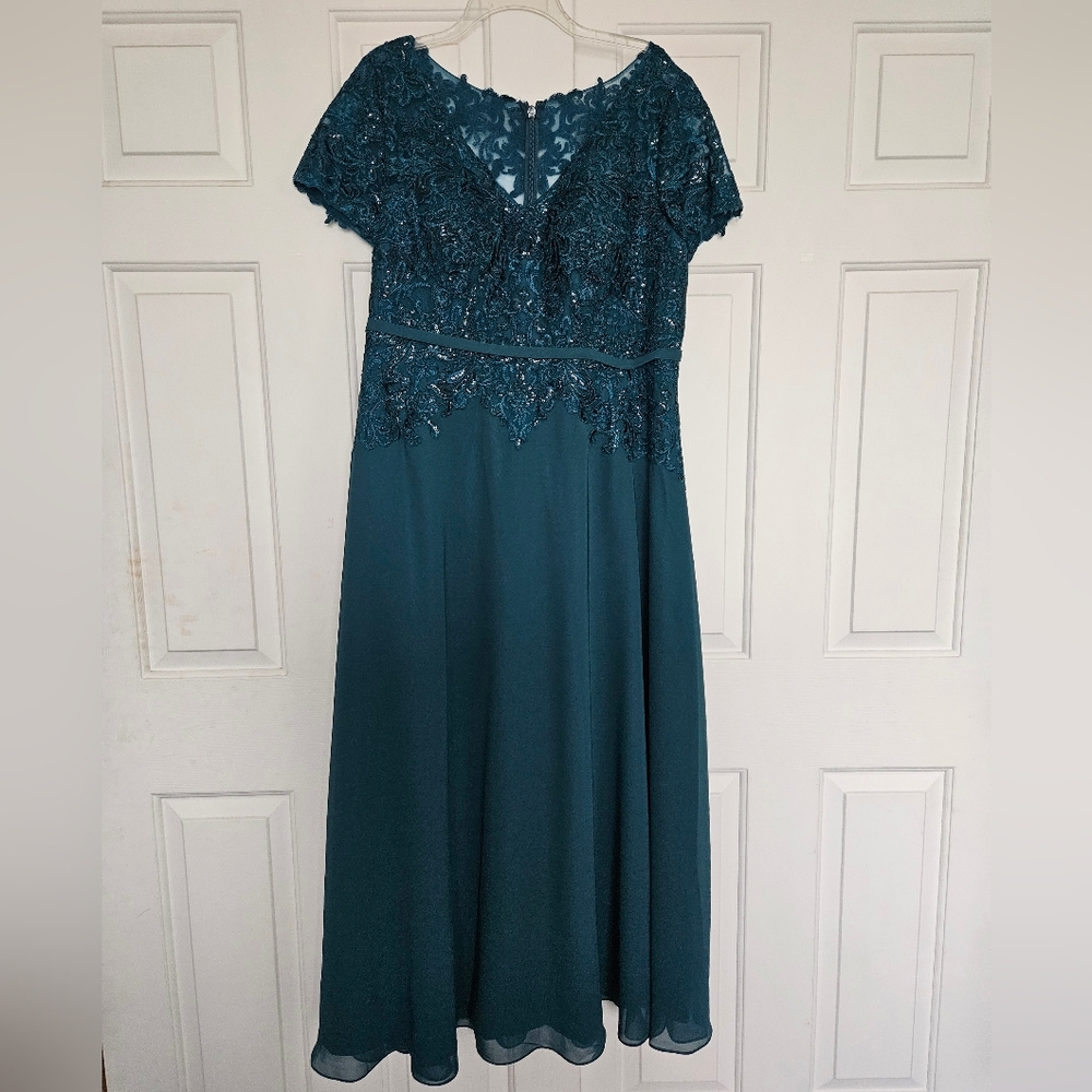 NWT JJs House Elegant Teal Lace Evening Dress